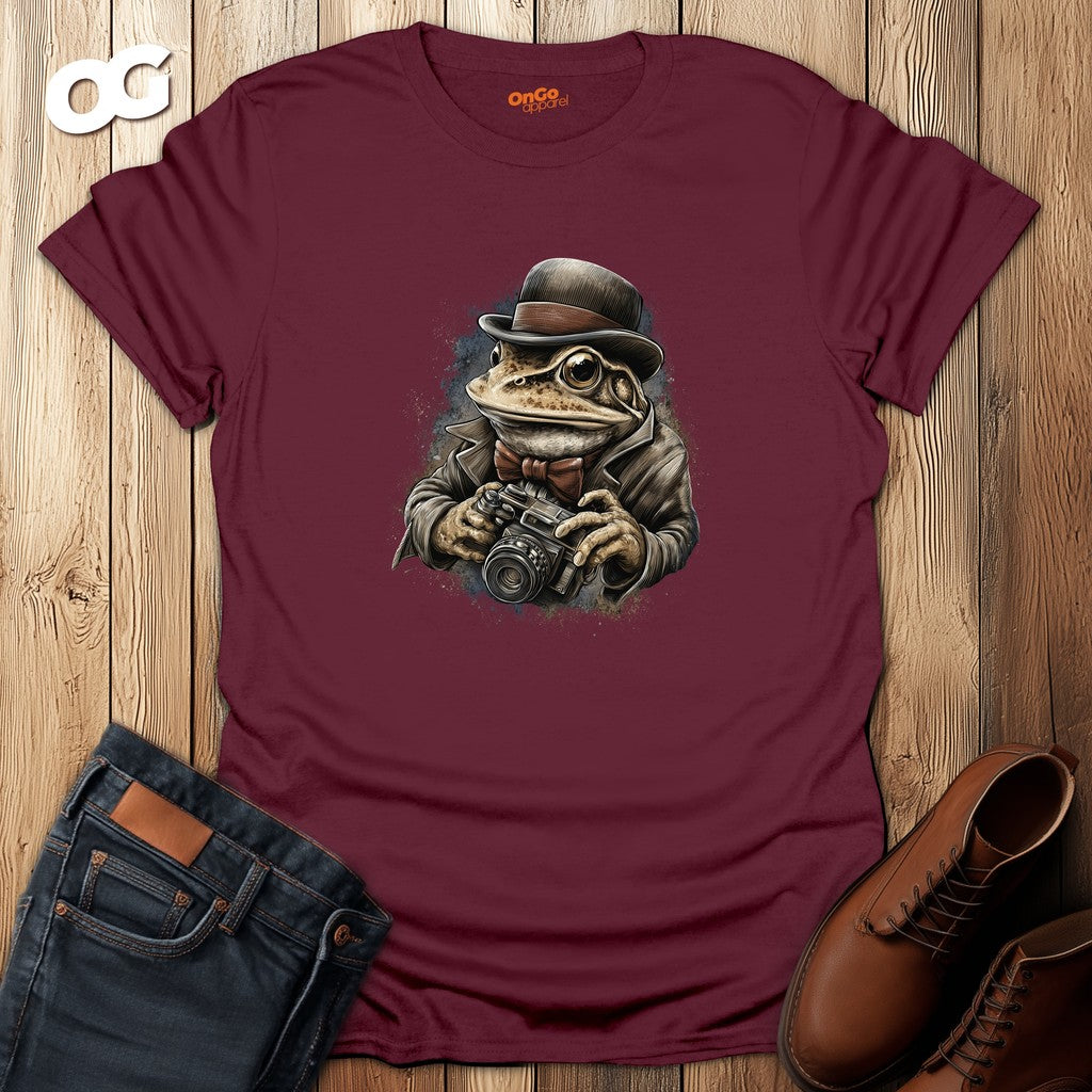 Vintage Frog Photographer T-Shirt – maroon – oak-wood