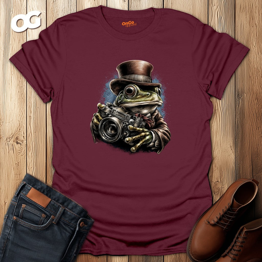 Steampunk Frog T-Shirt with Vintage Camera – maroon – oak-wood