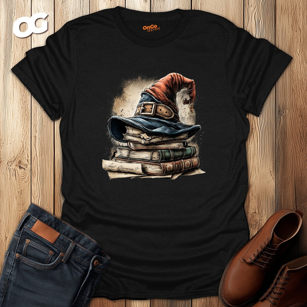 Wizard Hat with Books T-Shirt for Fantasy Fans – black – oak-wood