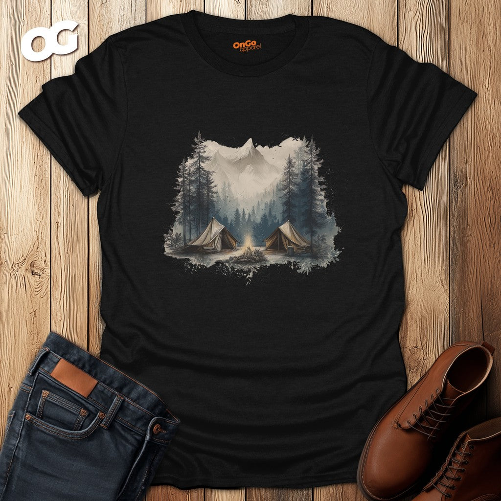 Camping Scene T-Shirt with Tent and Mountain Design – black – oak-wood