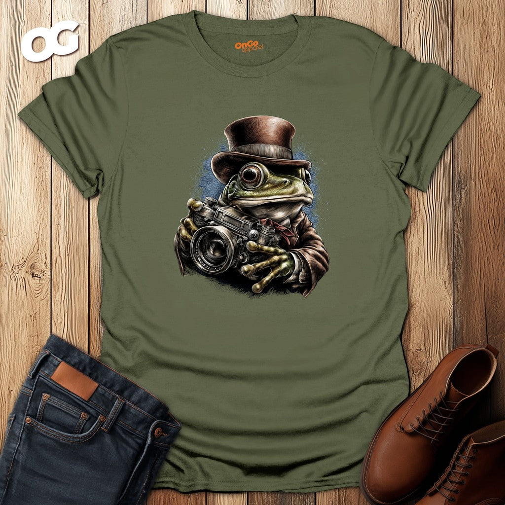 Steampunk Frog T-Shirt with Vintage Camera – military_green – oak-wood