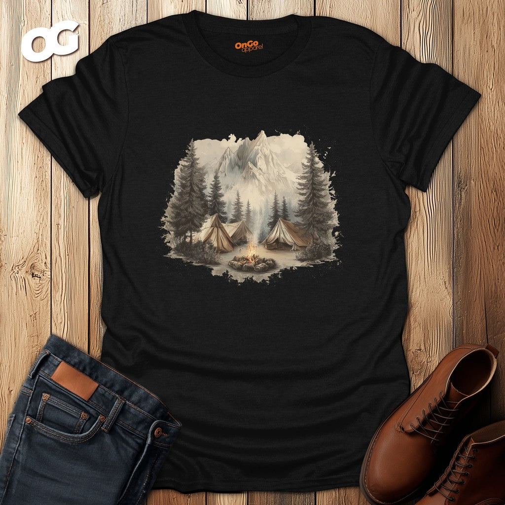Camping Scene T-Shirt with Tents and Mountains – black – oak-wood