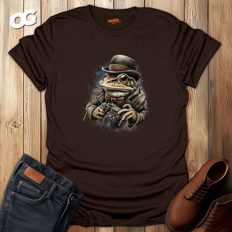 Vintage Frog Photographer T-Shirt – dark_chocolate – oak-wood